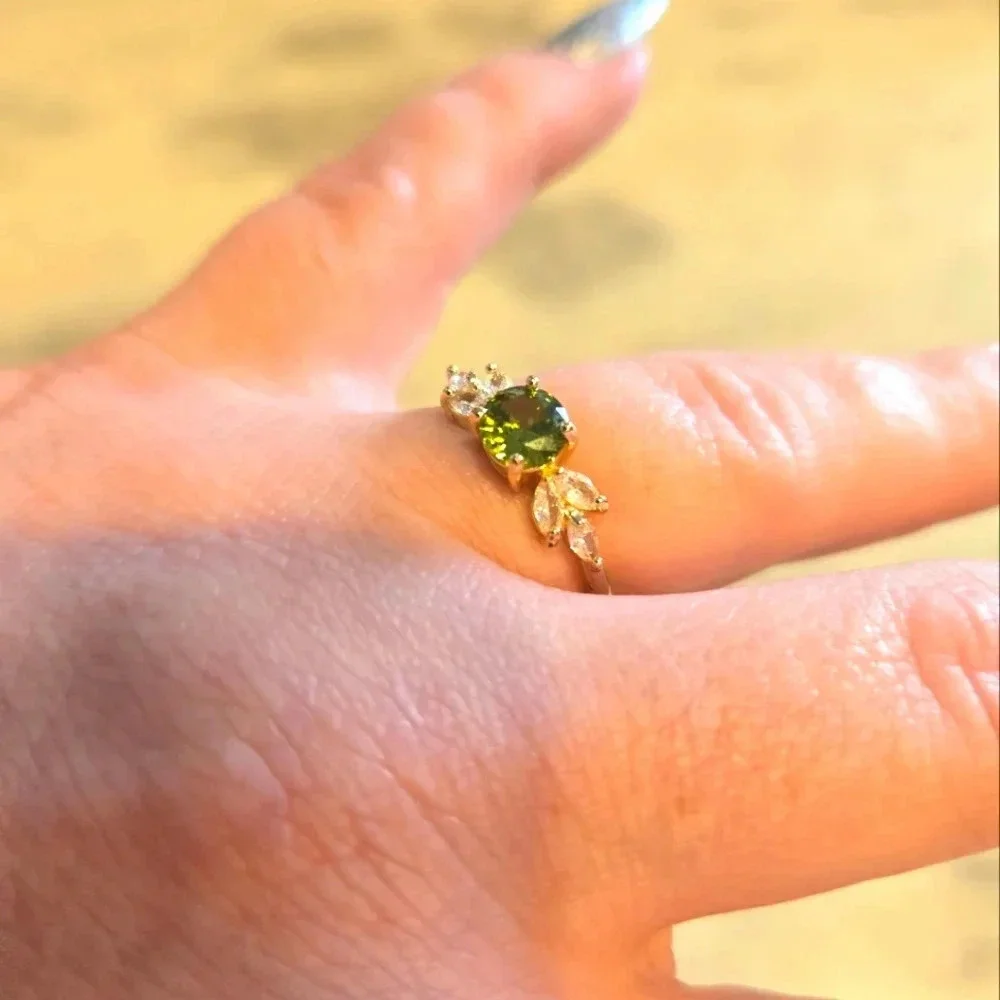 Green Zirconia Engagement‑Style Ring – Size 8 – Gold Tone